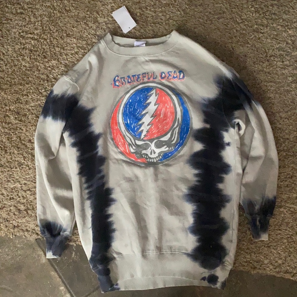 Greatful dead hoodie/ it’s says xs but it fits like a mans medium